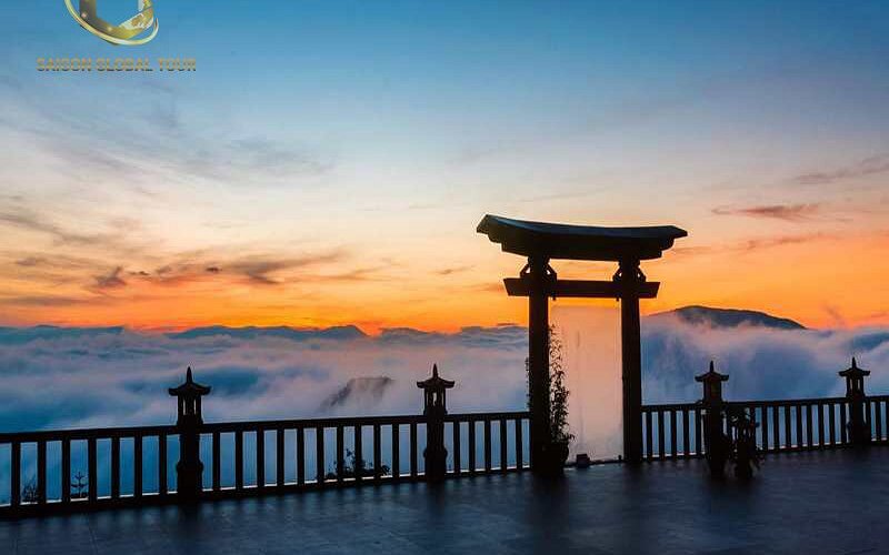 Toàn cảnh chùa Linh Quy Pháp Ấn giữa mây trời